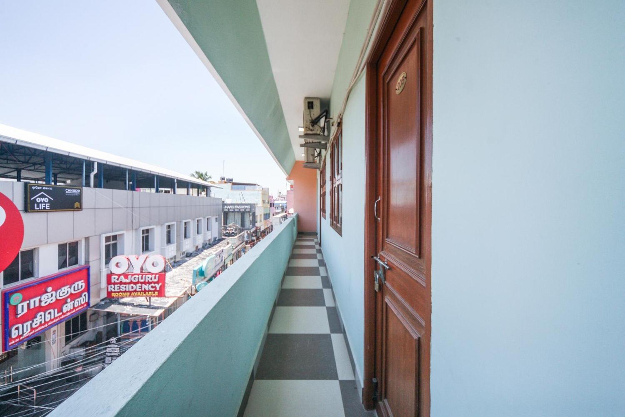 Oyo Modern Guest House Ченнаи Экстерьер фото