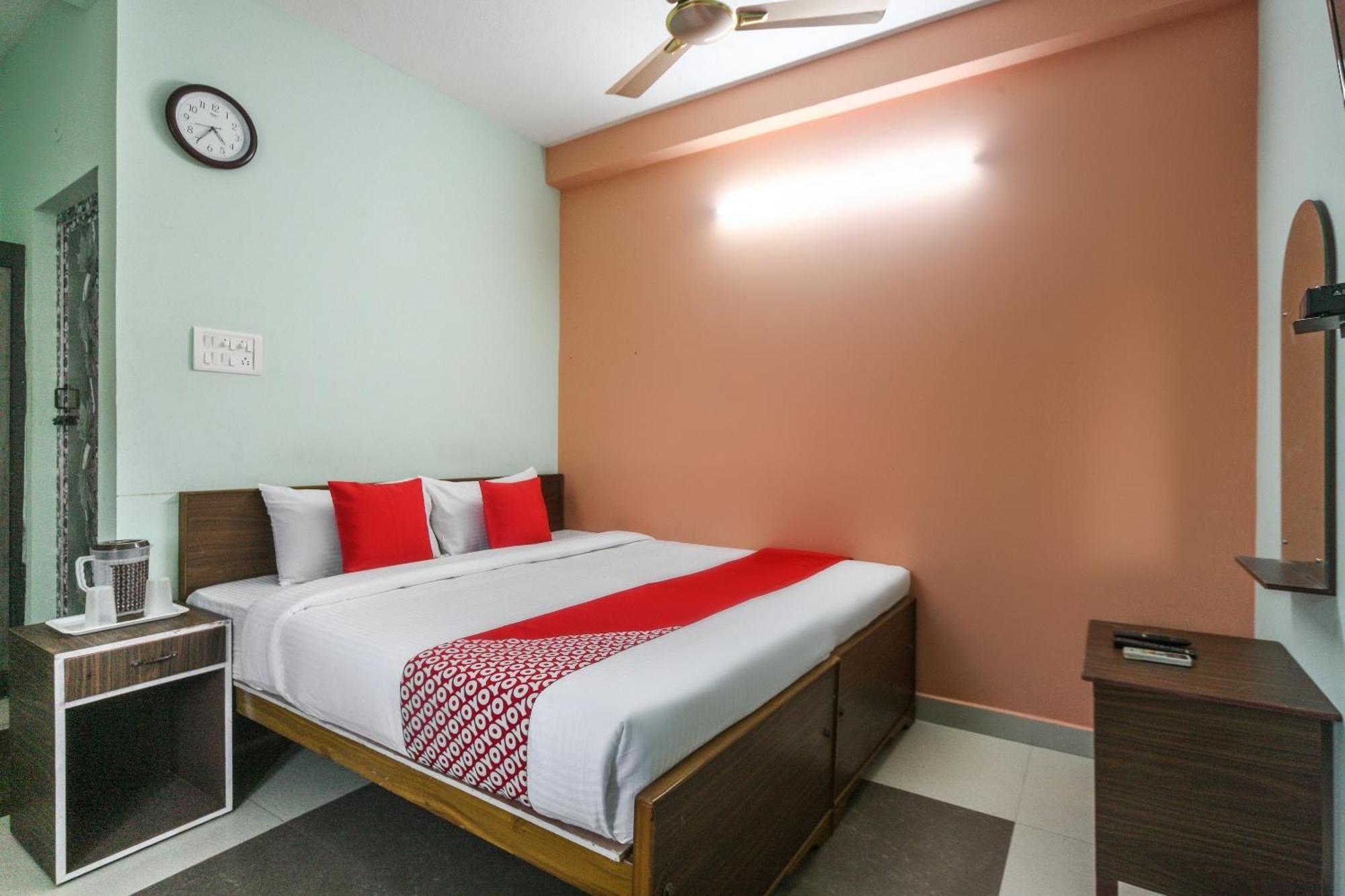 Oyo Modern Guest House Ченнаи Экстерьер фото