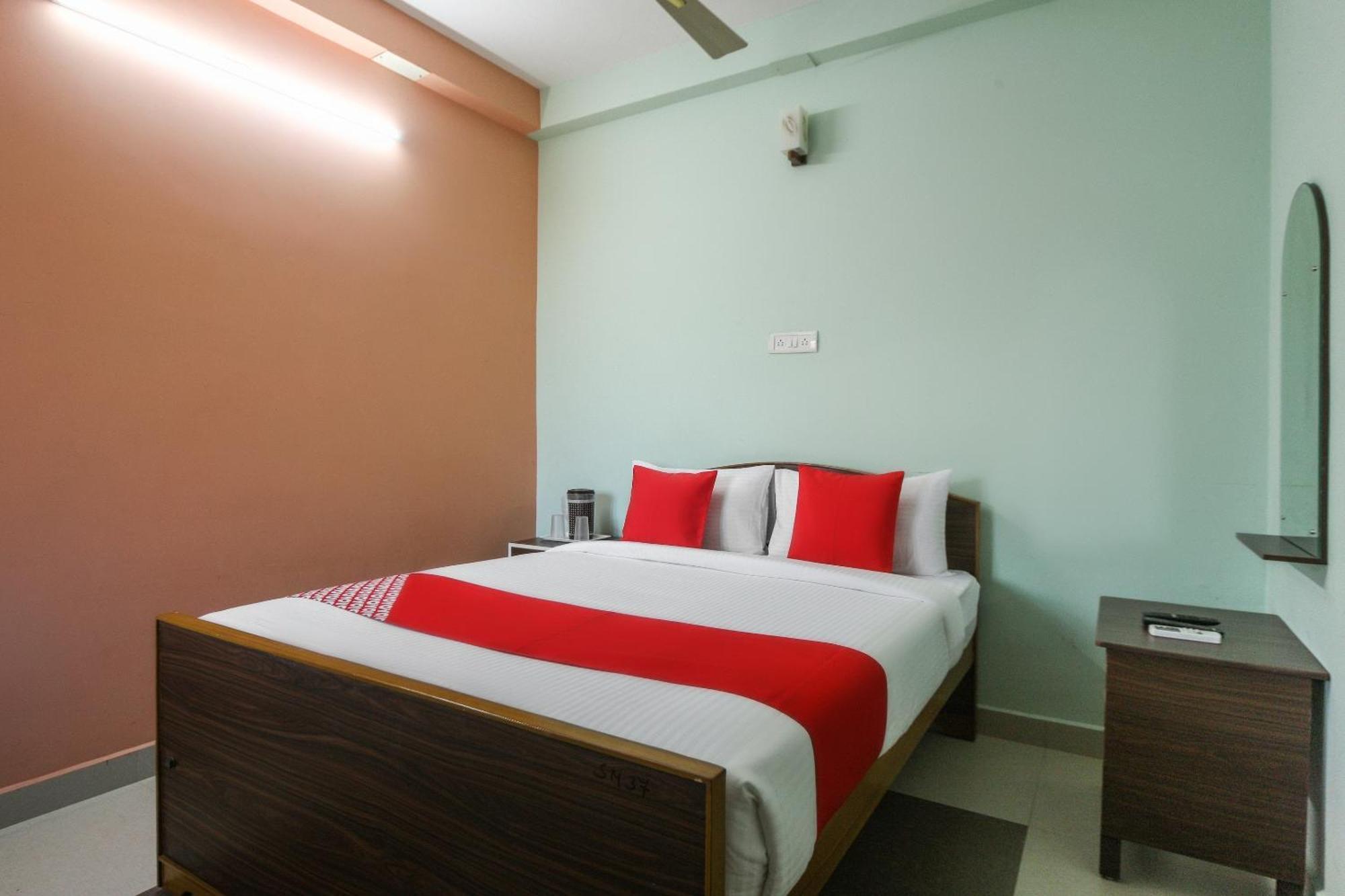Oyo Modern Guest House Ченнаи Экстерьер фото
