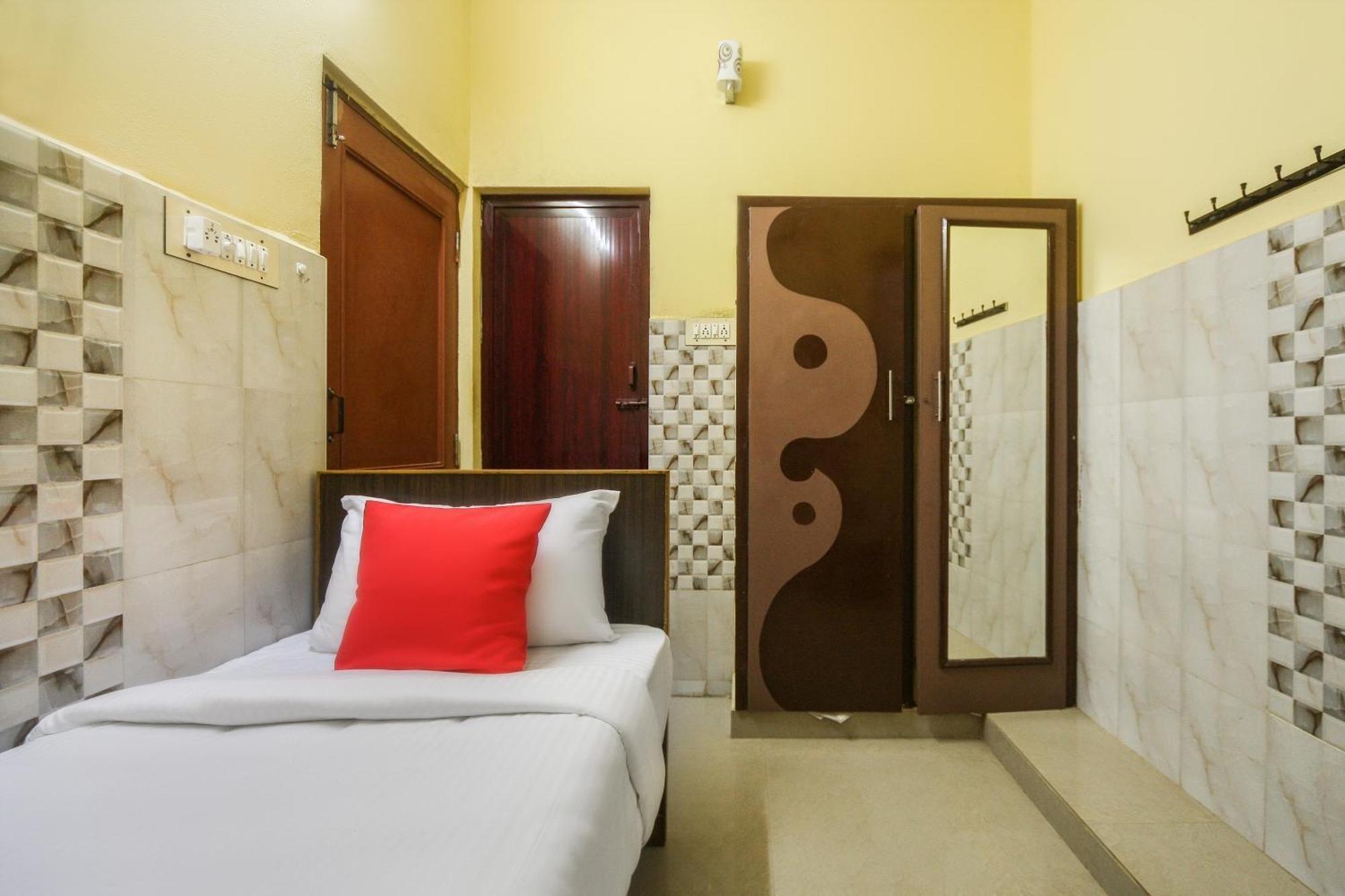 Oyo Modern Guest House Ченнаи Экстерьер фото